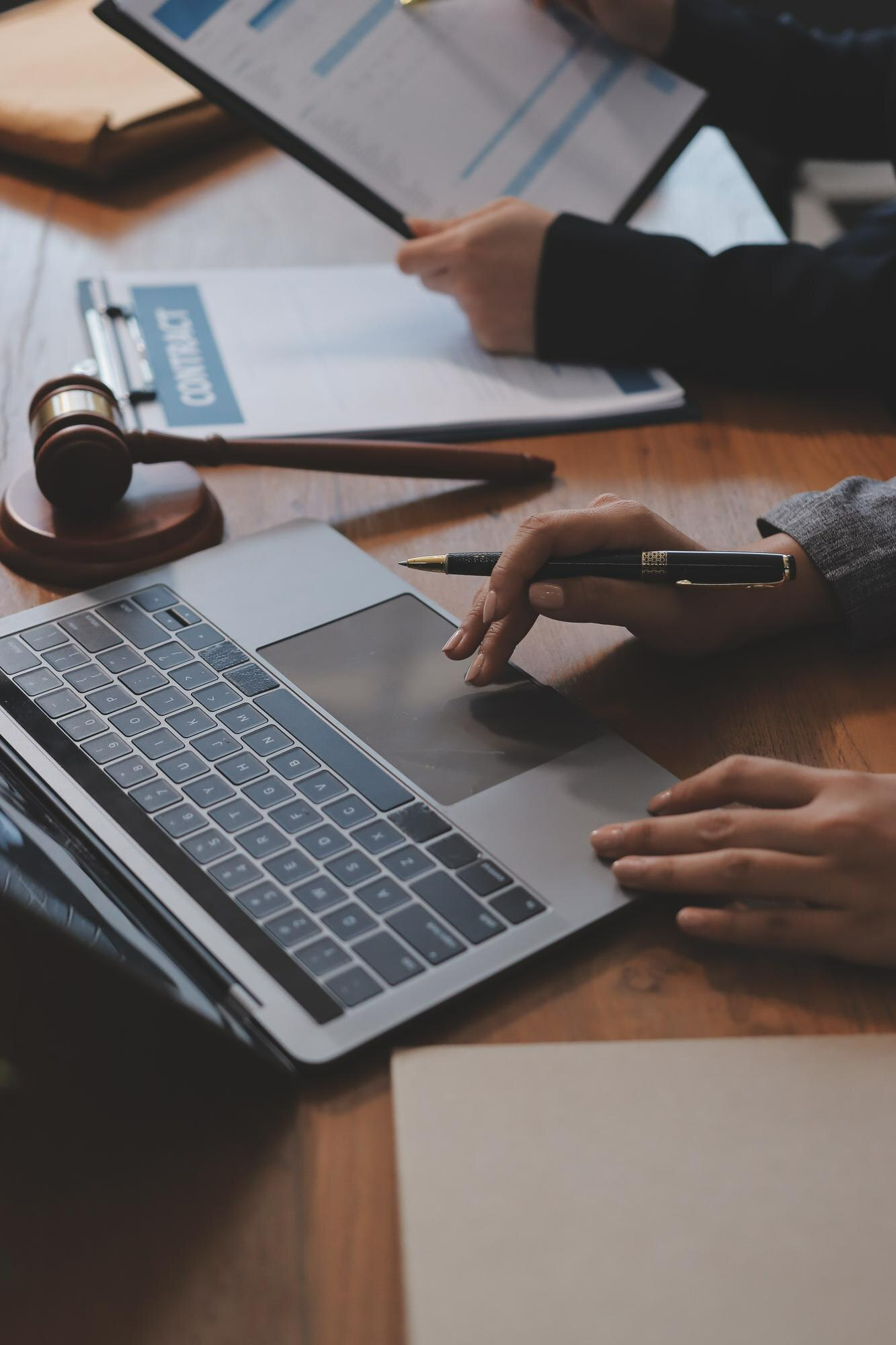 Slika 2 divi-person-module-image-4